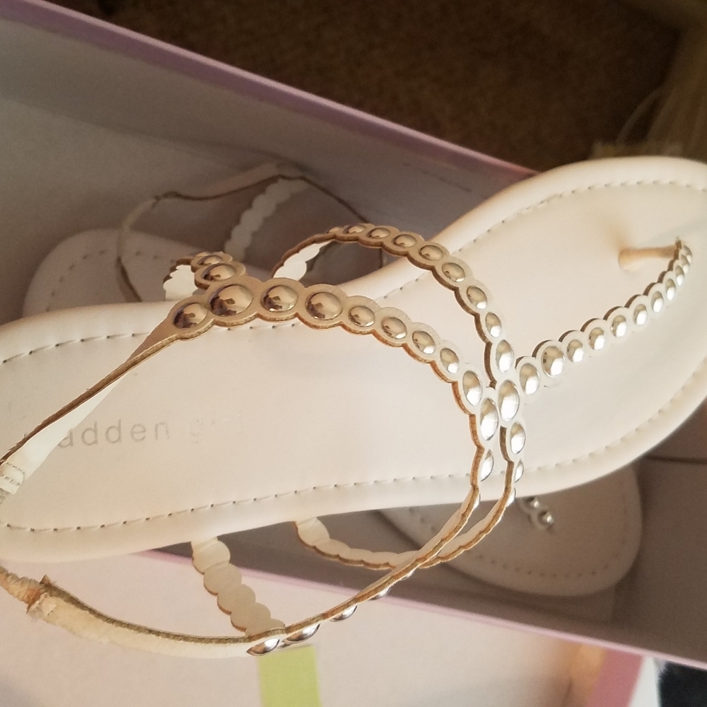 White sandals - Picture 2 of 4